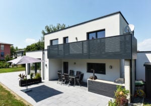 Sonnig gelegener Neubau mit Alu Design Merida Balkon