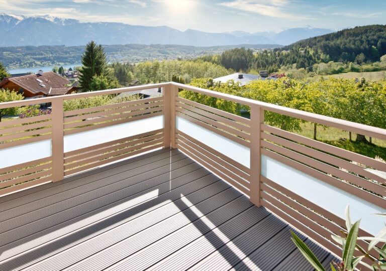 Aussicht auf den Millstätter See mit Alu Design Palma Balkon