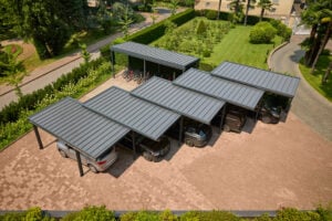 Carport in anthrazit aus Aluminium mit Eindeckung aus Sandwichpaneelen Copyright Andreas Tauber