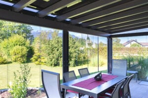 Leeb Sommergarten Innenansicht - Terrassenüberdachung mit Glas Schiebeelementen