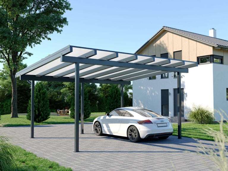 Weißer Audi Sportwagen mit Alu Carport