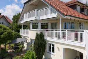alubalkongelaender genf in weiss frontalansicht