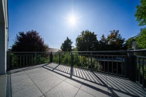 Wertsteigerung der Immobilie durch Anbaubalkon im Rahmen der Sanierung.