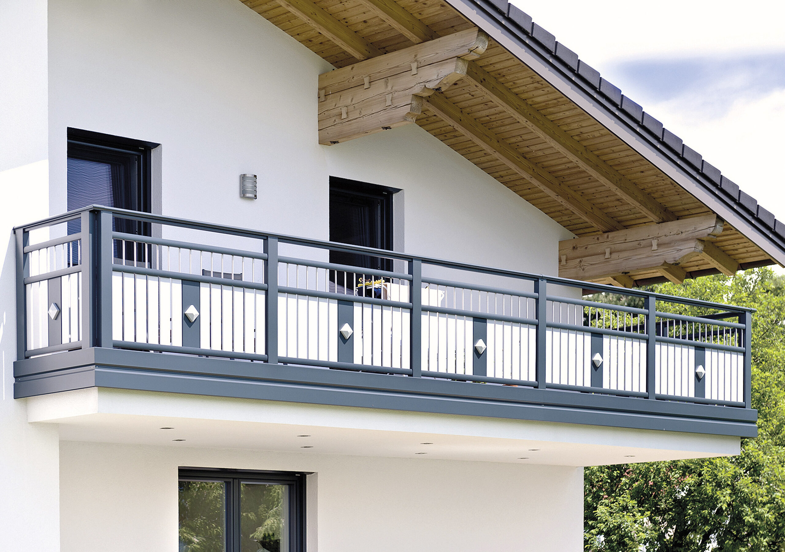 Alu trifft Holz mit Alu Classic Wildspitze Balkongeländer