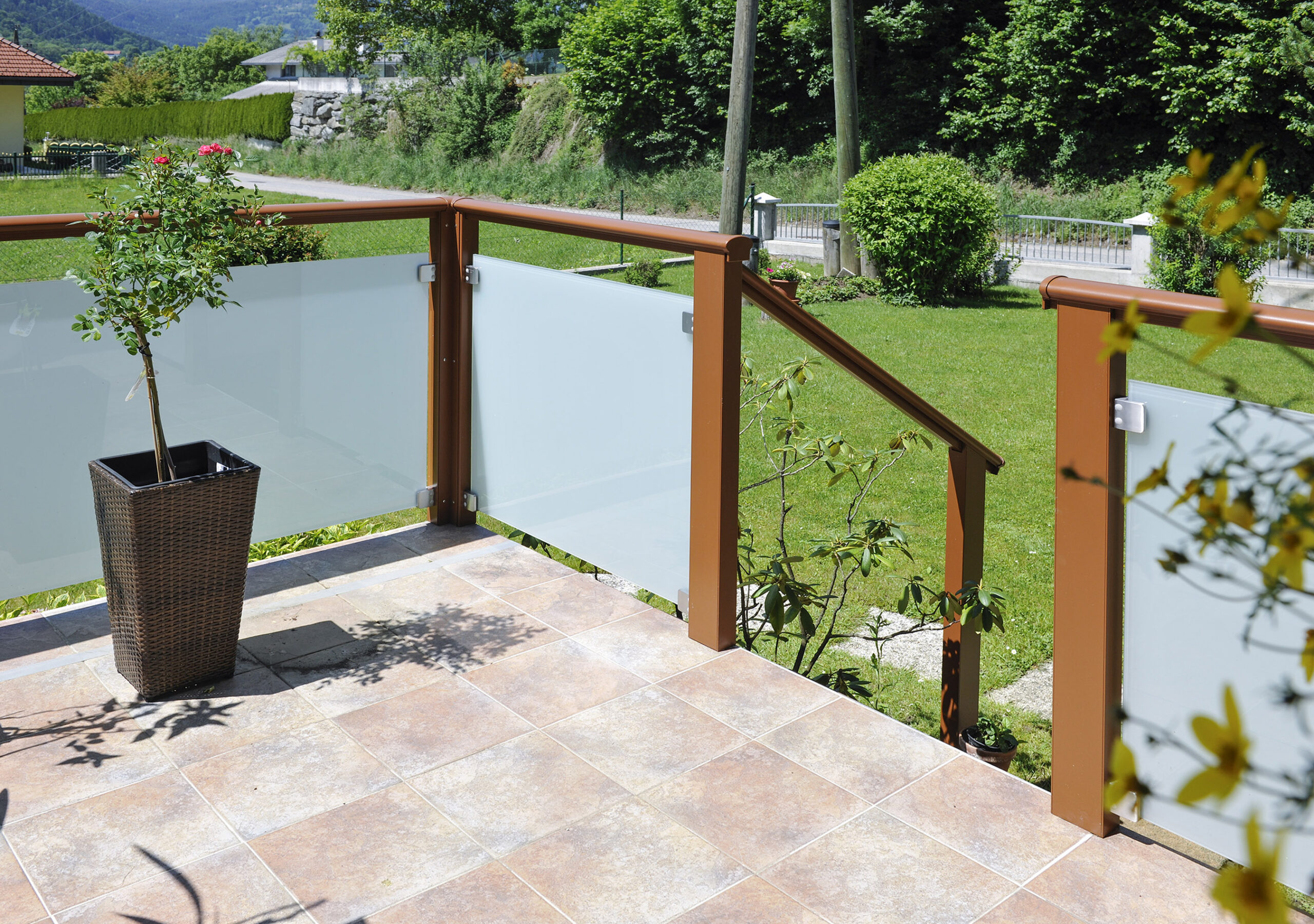 Moderne Terrasse mit Alu Design Glas Balkongeländer