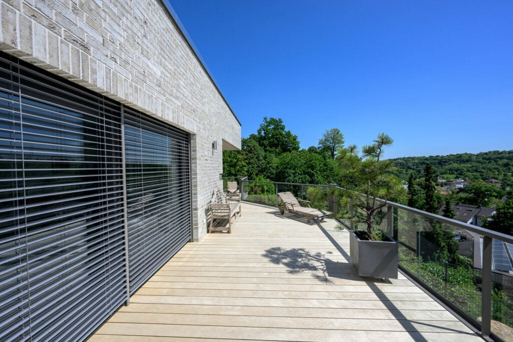Anbaubalkon mit Boden aus Accoya-Holz