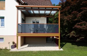 balkonanbau mit terrassenueberdachung toscana aus aluminium und balkongelaender vital