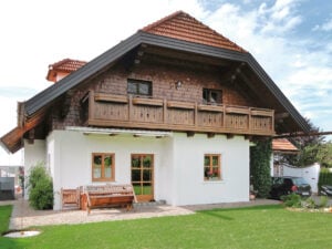 Landhaus in den Bergen mit Alu Classic Oberstdorf Balkongeländer