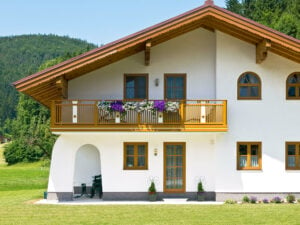 Gemütliches Landhaus mit Alu Classic Zürich Balkongeländer