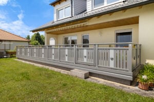 balkongelaender vilshofen luxus in graualuminium auf der terrasse