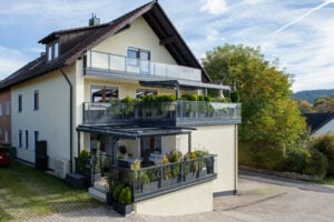 balkongelaender vision mit terrassenueberdachung