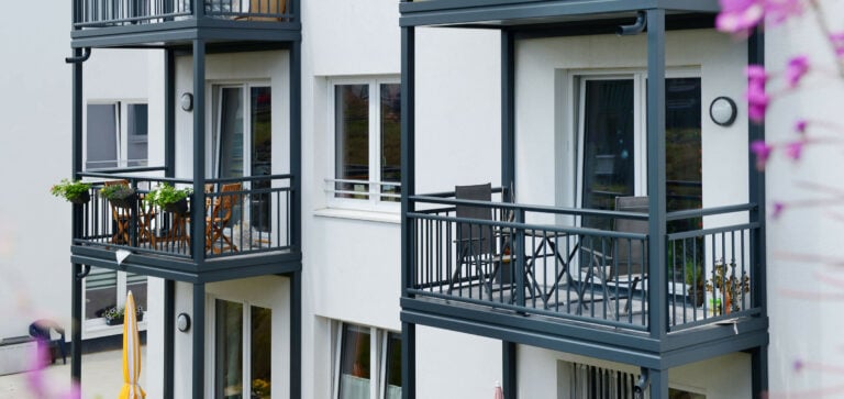 Mehr Lebensqualität mit einem Alu-Anbaubalkon