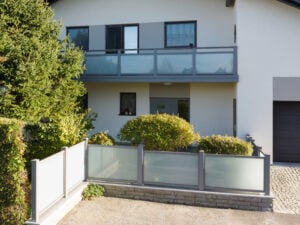 glas balkongelaender vitro mit zaun monaco