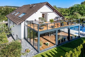 Sommergarten mit zusätzlicher Anbaufunktion