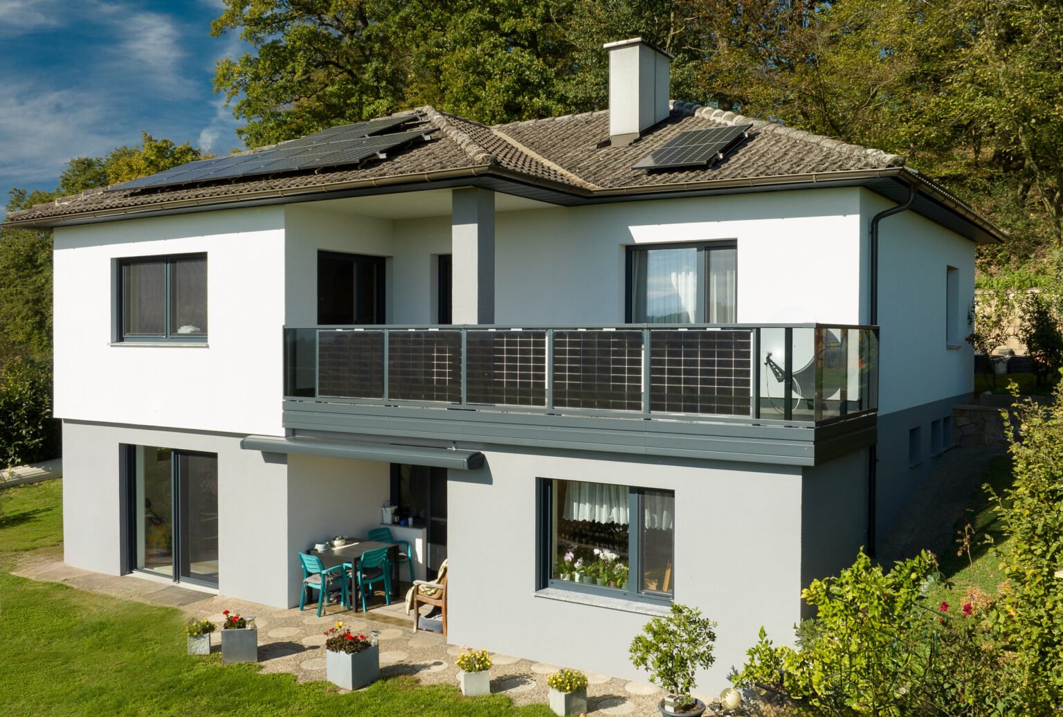 Moderner Solarbalkon aus Aluminium und Glas