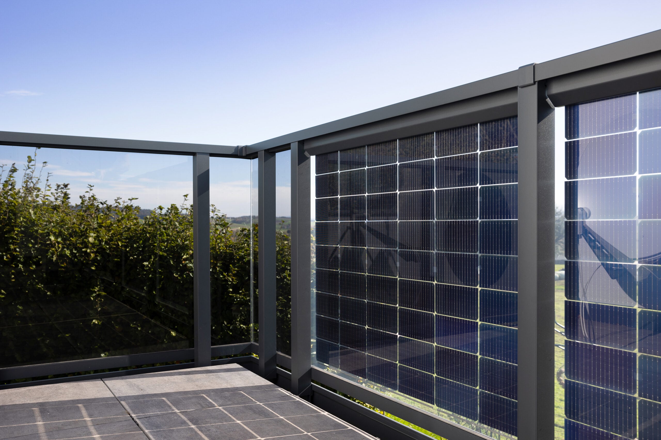Solar Balkon » Balkongeländer mit PV-Modulen
