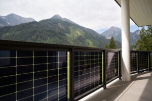Innenansicht Solarbalkon Optimus mit Blick in die Berge