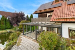 sommergarten aus glas und alu und balkon granada