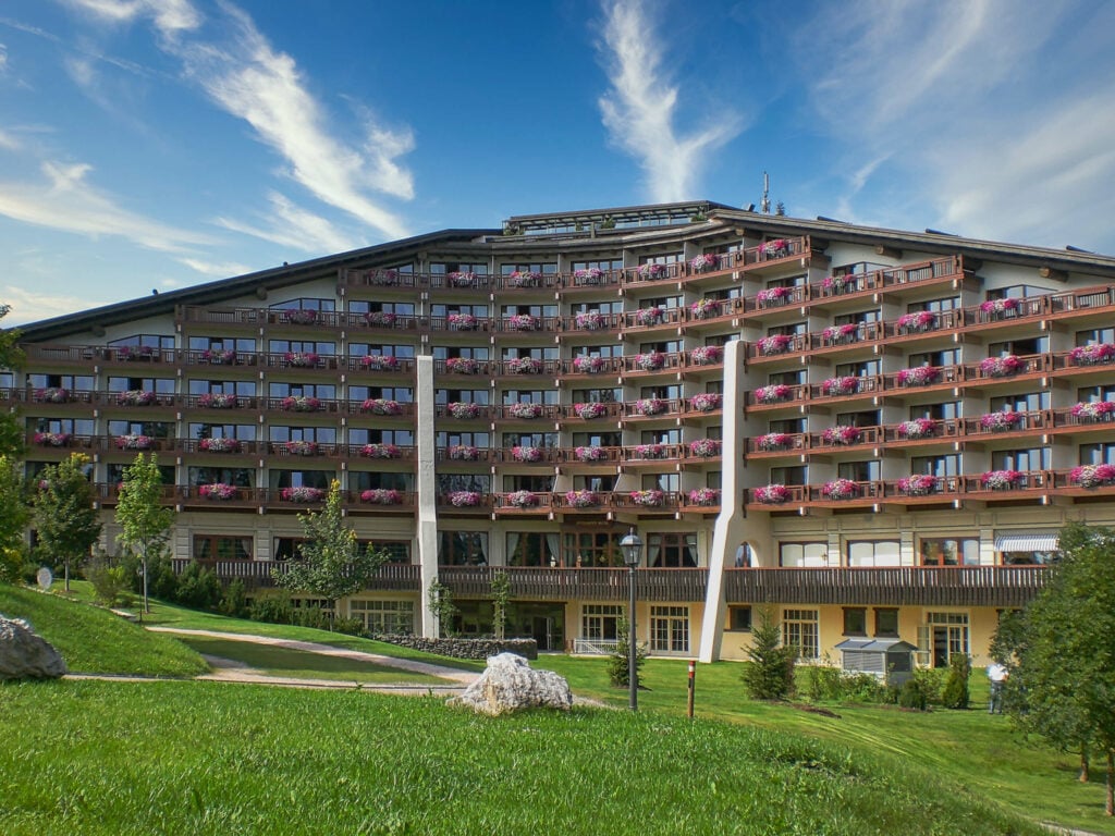 5 Sterne Interalpenhotel in Telfs mit Leeb-Balkongeländer