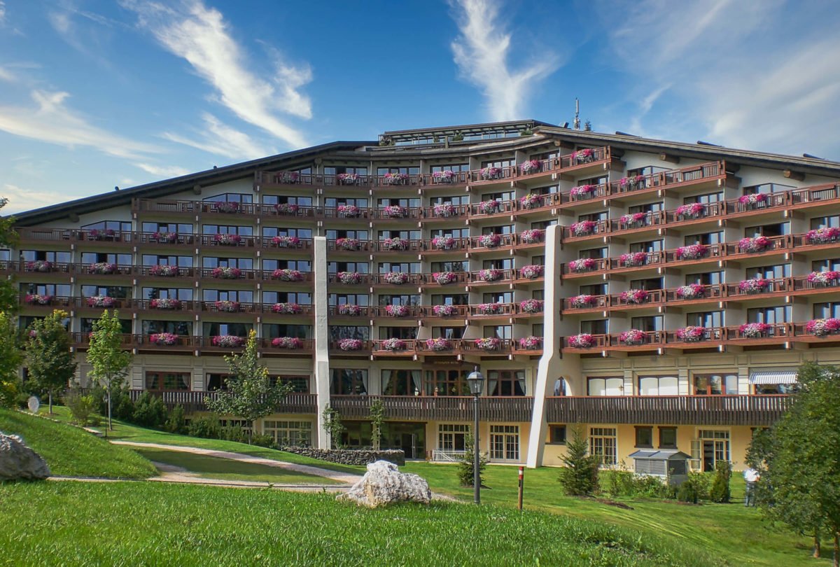 5 Sterne Interalpenhotel in Telfs mit Leeb-Balkongeländer
