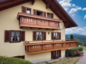 alu balkongelaender finkenberg in holzoptik zweistoeckig