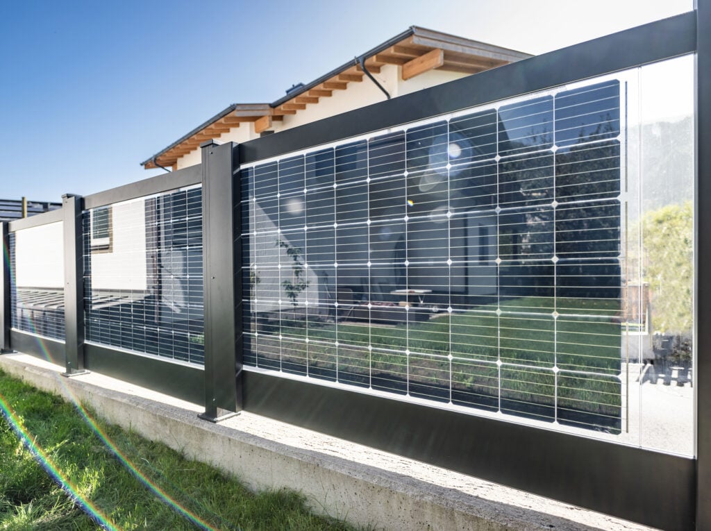 Solar Zaun mit PV-Modulen - Zaun Solaranlage mit Leeb