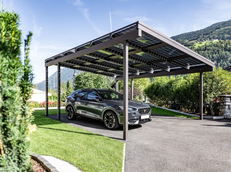 Solar Carport mit PV-Modulen - Carport Solaranlage mit Leeb