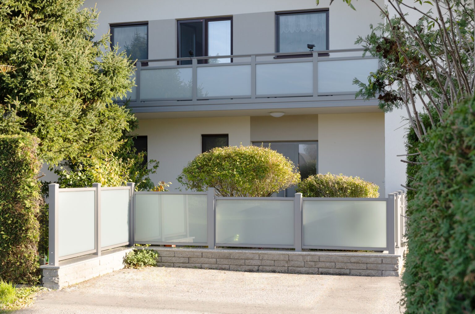 zaun monaco in kombination mit balkongelaender vitro