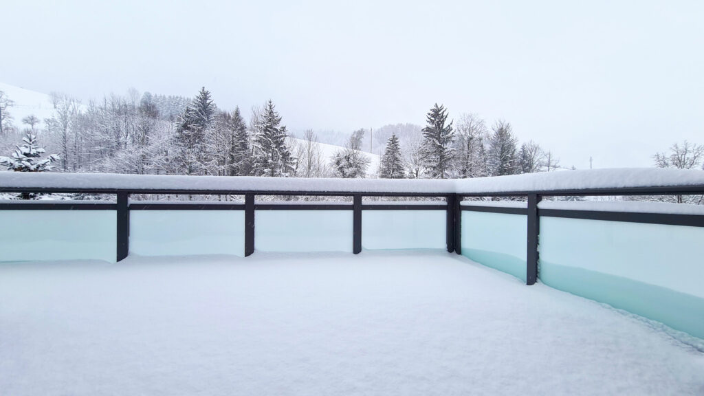 Schneelast Balkon - Ansicht Balkon Vitro im Winter