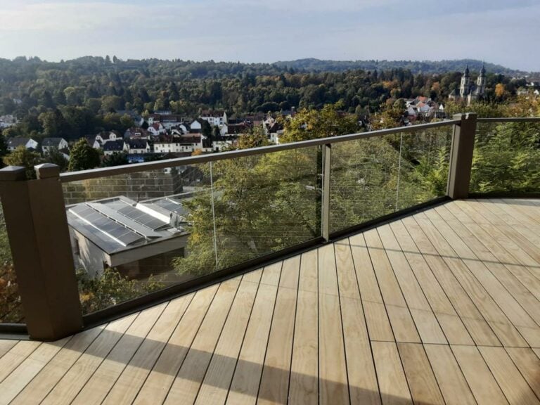 Anbaubalkon mit Boden aus Accoya-Holz