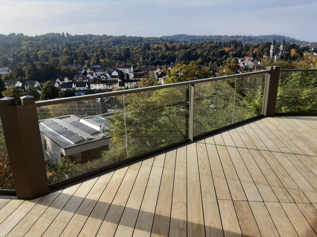 Anbaubalkon mit Boden aus Accoya-Holz