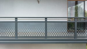 balkongelaender ballina aus glas und aluminium