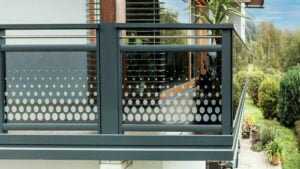 glasbalkon ballina aus alu mit glaseinsatz 1