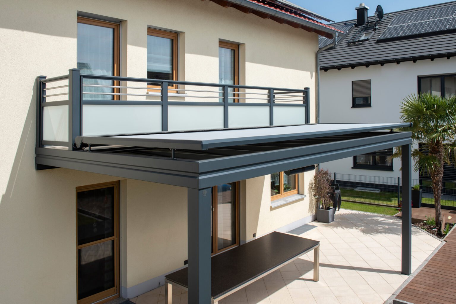 alu terrassenueberdachung atrium anbau balkongelaender aufdachmarkise 1