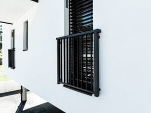 alubalkongelaender lazio in tiefschwarz kleiner balkon