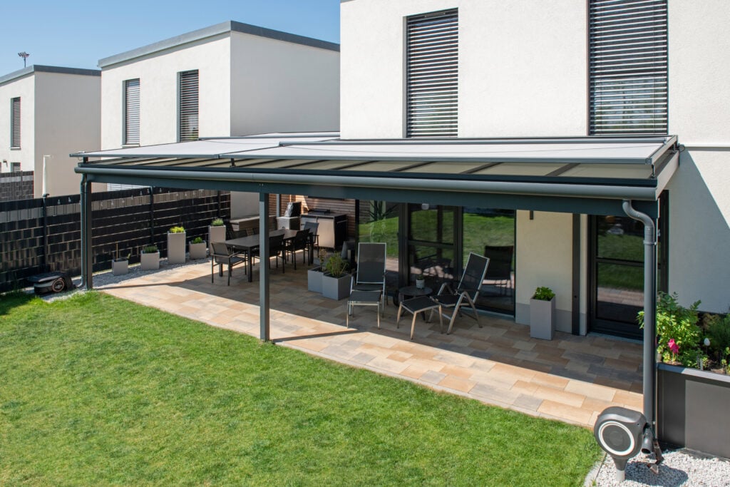 Terrassenüberdachung Toskana: Dachglas mattweiß, mit Aufdach-Markise