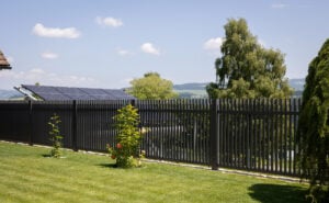aluzaun toledo in anthrazit im grossen garten