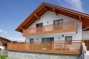 Balkongeländer Sölden in Holzoptik aus Aluminium