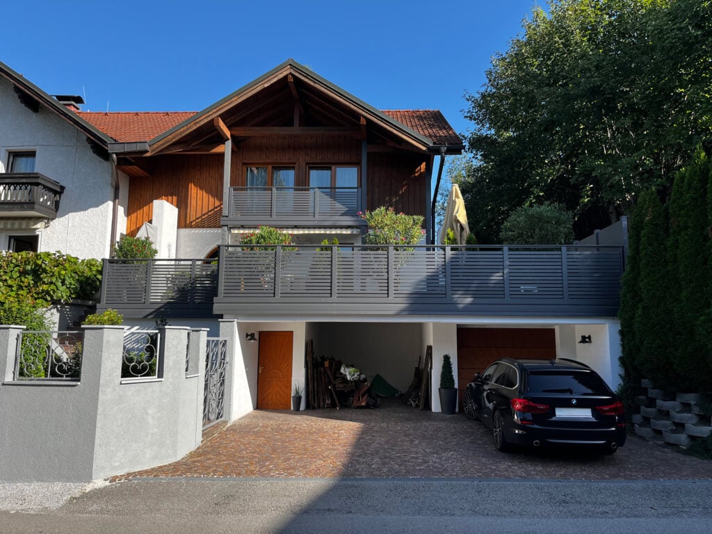 Nachher Gelaender Granada aus Aluminium