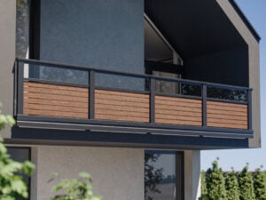 alubalkongelaender cortina vertikale latten und glaseinsatz