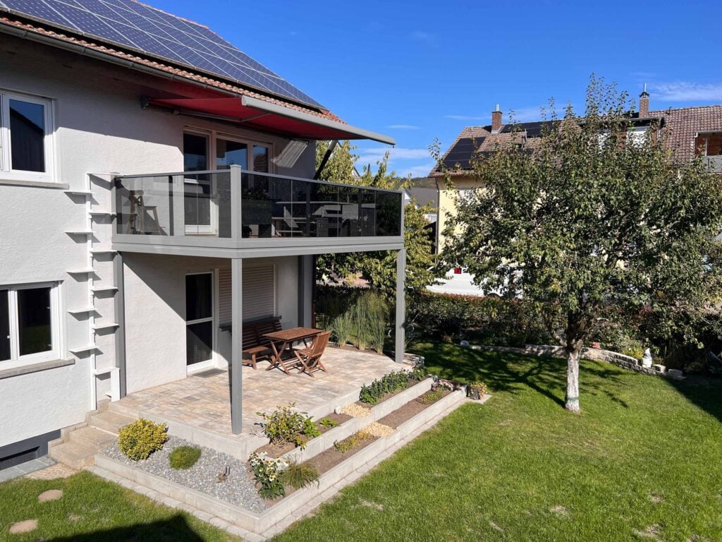 anbaubalkon vital in grau